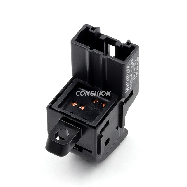 UR5666370 Переключатель питания для Mazda BT50 